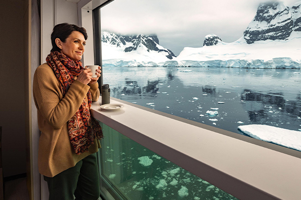 Guest in Suite Antarctica WEB