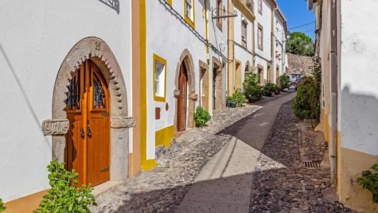 medieval street castelo vide portugal 1